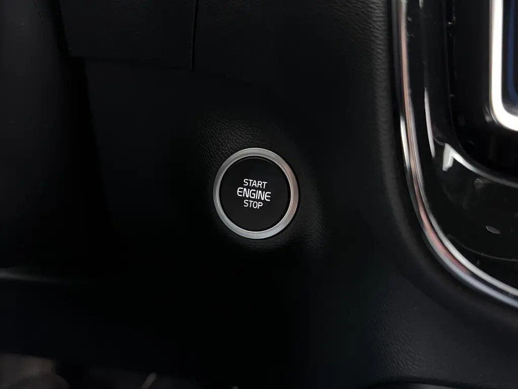 Volvo XC40 Volvo XC40 1.5 T5 Recharge Inscription | LED | Dark | 20″ | Parking pack | VC | adaptive | keyless  05-2021 72.285 KM