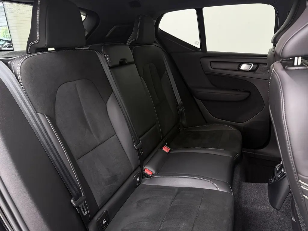 Volvo XC40 Volvo XC40 1.5 T5 Recharge R-Design | LED | Dark | 20″ | Parking pack | VC | adaptive | keyless  05-2021 72.285 KM