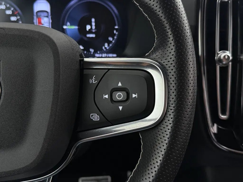 Volvo XC40 Volvo XC40 1.5 T5 Recharge Inscription | LED | Dark | 20″ | Parking pack | VC | adaptive | keyless  05-2021 72.285 KM