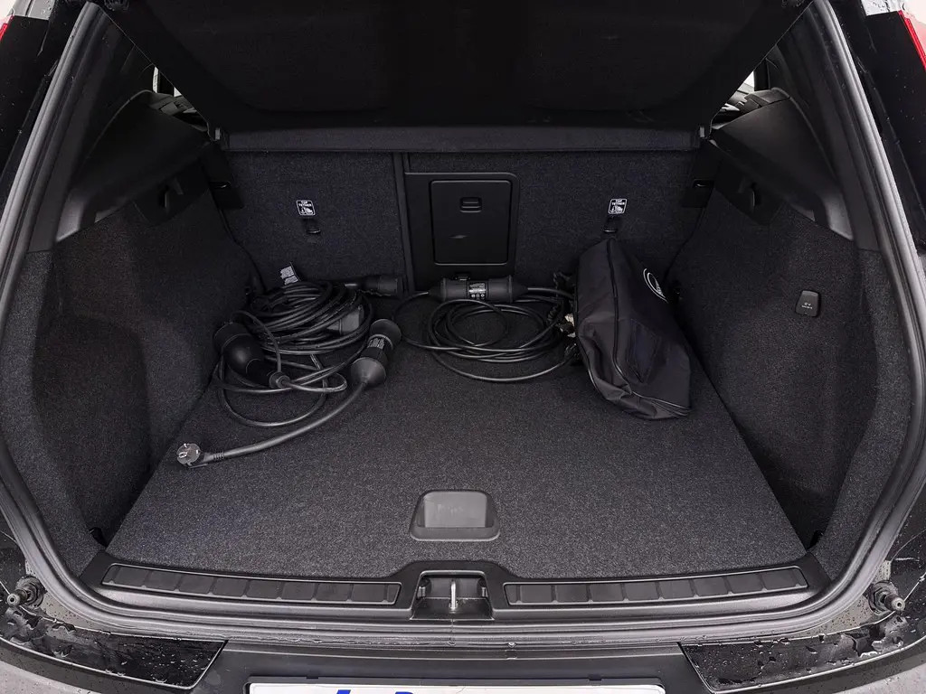 Volvo XC40 Volvo XC40 1.5 T5 Recharge R-Design | LED | Dark | 20″ | Parking pack | VC | adaptive | keyless  05-2021 72.285 KM