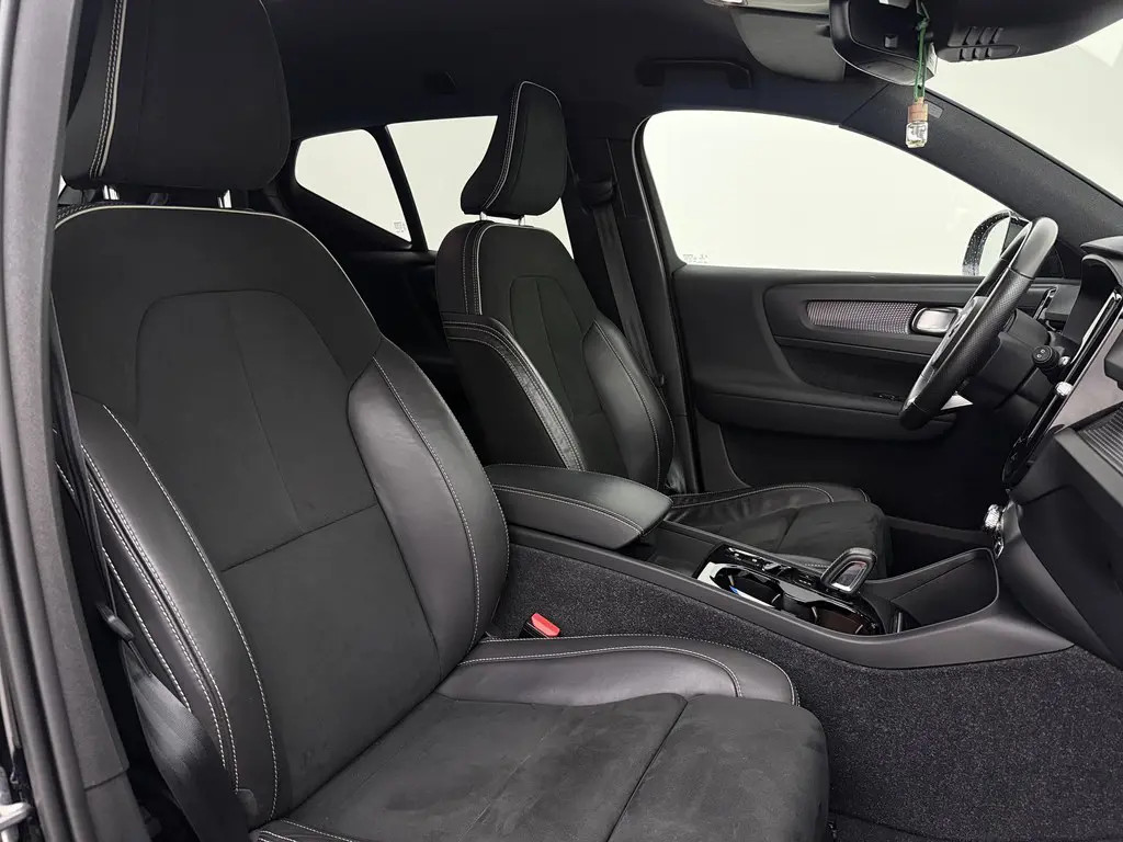 Volvo XC40 Volvo XC40 1.5 T5 Recharge Inscription | LED | Dark | 20″ | Parking pack | VC | adaptive | keyless  05-2021 72.285 KM