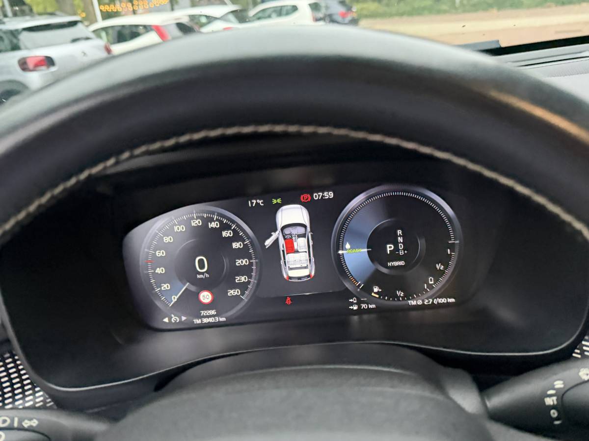 Volvo XC40 Volvo XC40 1.5 T5 Recharge R-Design | LED | Dark | 20″ | Parking pack | VC | adaptive | keyless  05-2021 72.285 KM