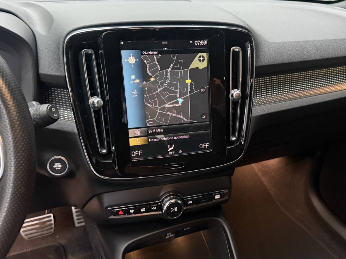 Volvo XC40 Volvo XC40 1.5 T5 Recharge R-Design | LED | Dark | 20″ | Parking pack | VC | adaptive | keyless  05-2021 72.285 KM