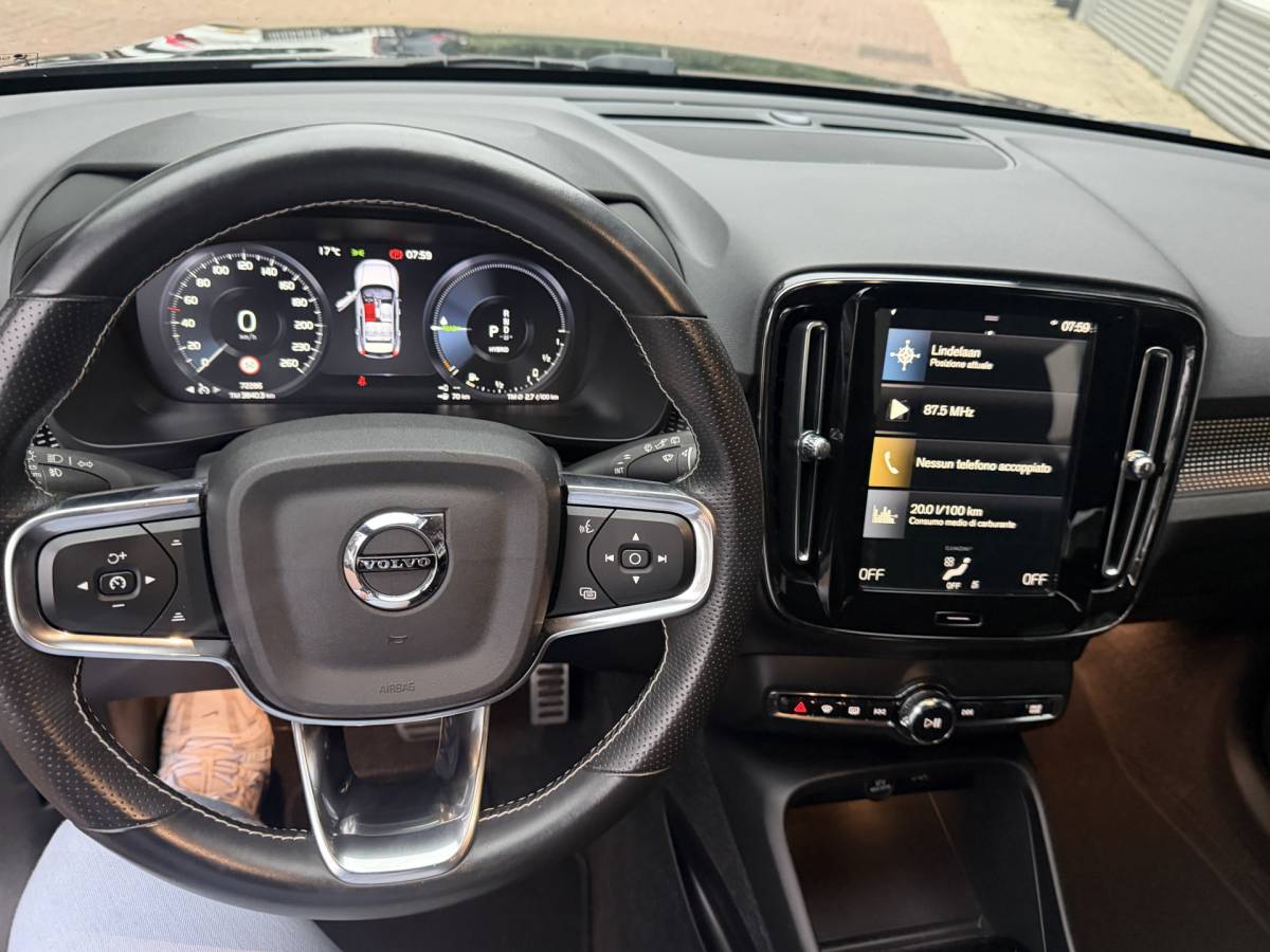 Volvo XC40 Volvo XC40 1.5 T5 Recharge Inscription | LED | Dark | 20″ | Parking pack | VC | adaptive | keyless  05-2021 72.285 KM