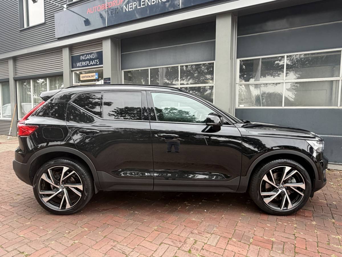 Volvo XC40 Volvo XC40 1.5 T5 Recharge R-Design | LED | Dark | 20″ | Parking pack | VC | adaptive | keyless  05-2021 72.285 KM