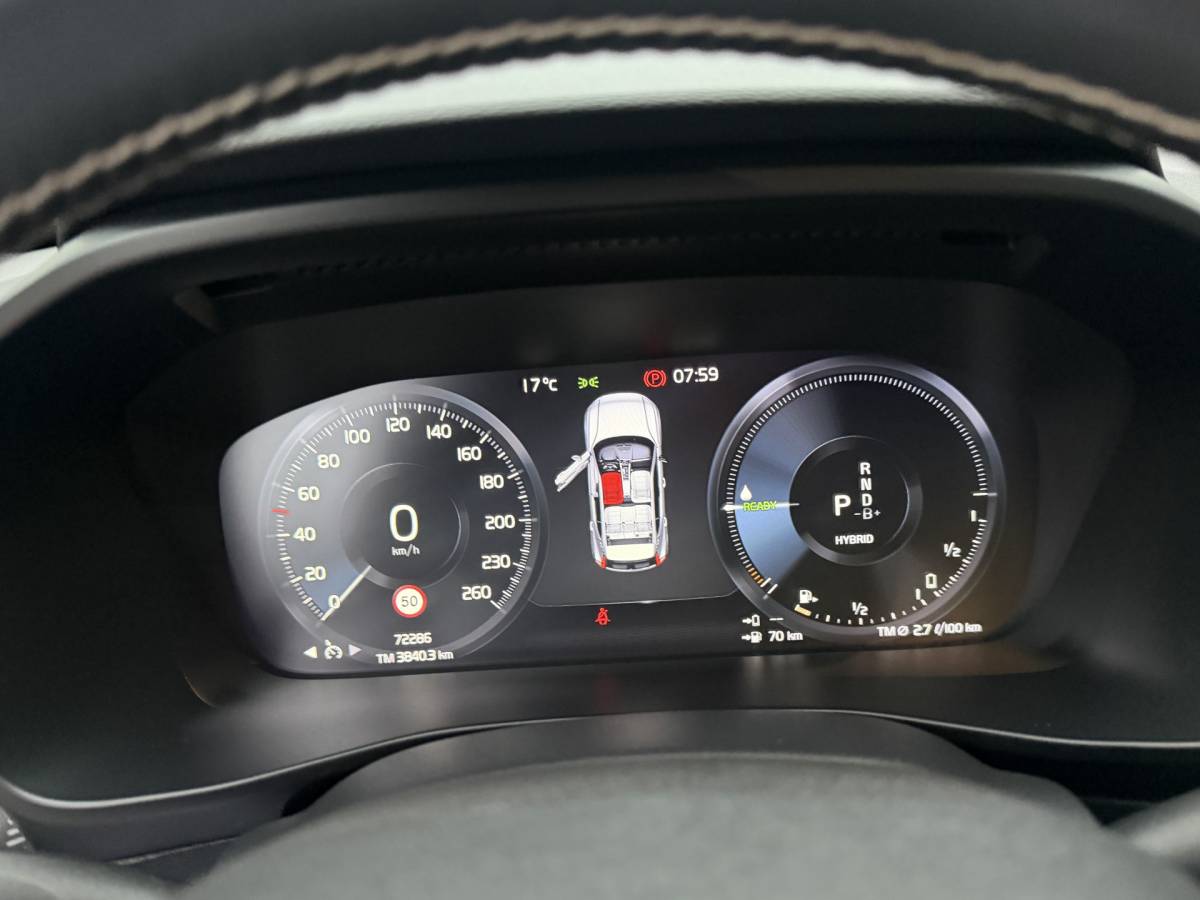 Volvo XC40 Volvo XC40 1.5 T5 Recharge Inscription | LED | Dark | 20″ | Parking pack | VC | adaptive | keyless  05-2021 72.285 KM
