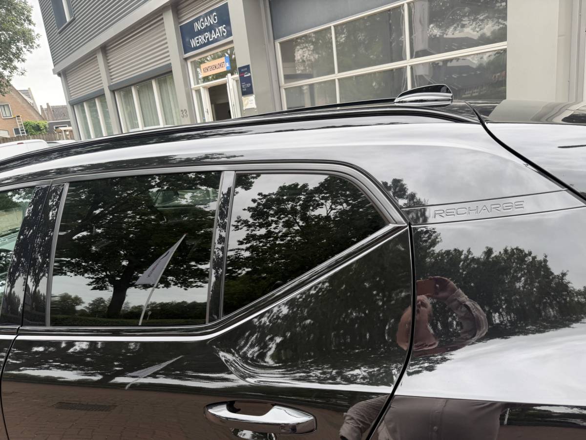 Volvo XC40 Volvo XC40 1.5 T5 Recharge R-Design | LED | Dark | 20″ | Parking pack | VC | adaptive | keyless  05-2021 72.285 KM