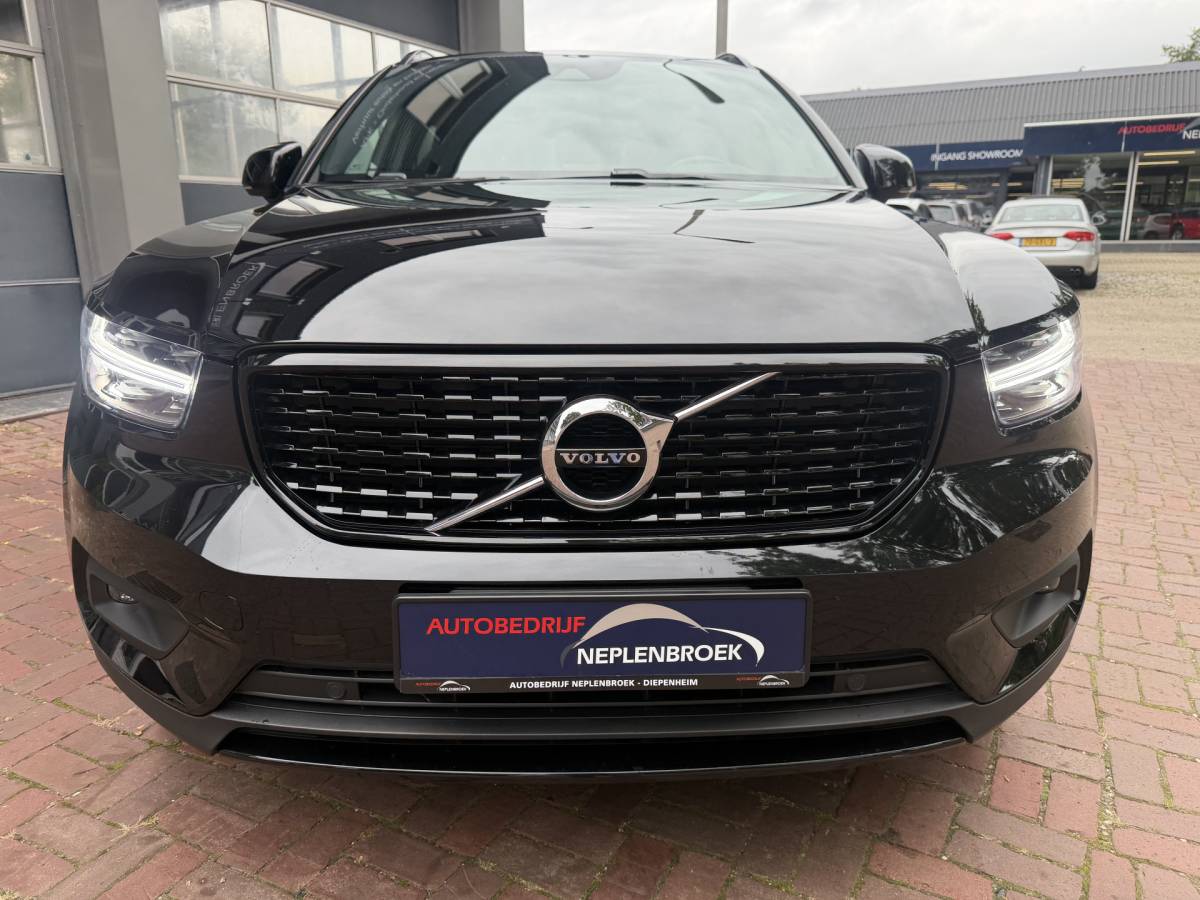 Volvo XC40 Volvo XC40 1.5 T5 Recharge R-Design | LED | Dark | 20″ | Parking pack | VC | adaptive | keyless  05-2021 72.285 KM