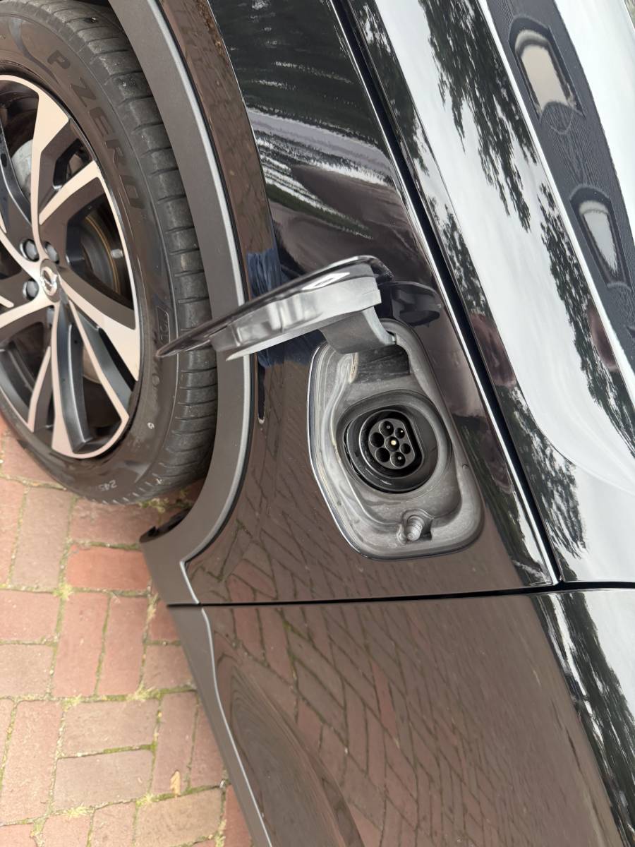 Volvo XC40 Volvo XC40 1.5 T5 Recharge R-Design | LED | Dark | 20″ | Parking pack | VC | adaptive | keyless  05-2021 72.285 KM