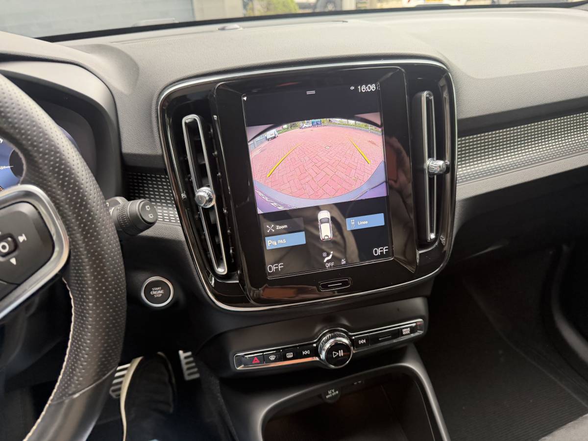 Volvo XC40 Volvo XC40 1.5 T5 Recharge R-Design | LED | Dark | 20″ | Parking pack | VC | adaptive | keyless  05-2021 72.285 KM