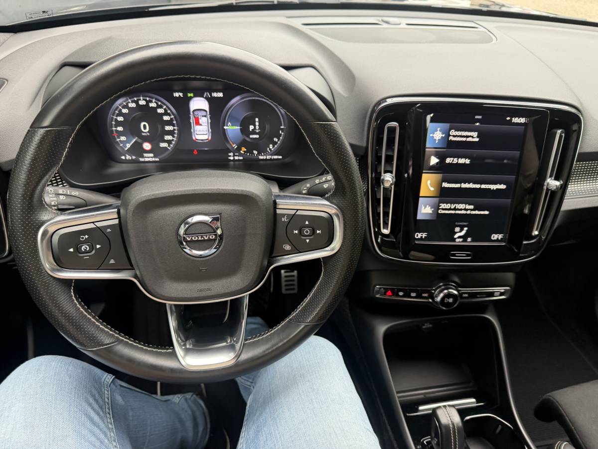 Volvo XC40 Volvo XC40 1.5 T5 Recharge Inscription | LED | Dark | 20″ | Parking pack | VC | adaptive | keyless  05-2021 72.285 KM