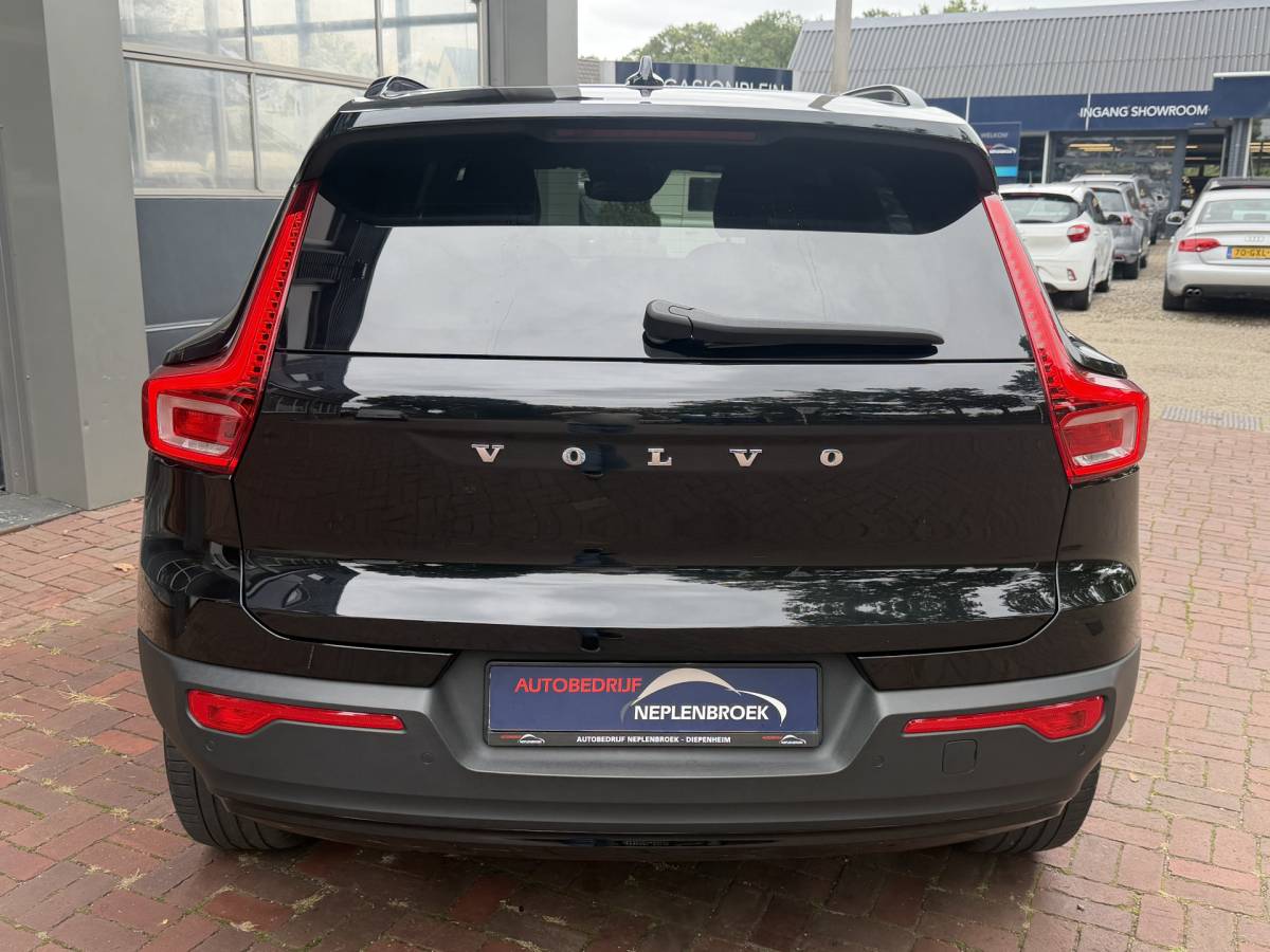 Volvo XC40 Volvo XC40 1.5 T5 Recharge R-Design | LED | Dark | 20″ | Parking pack | VC | adaptive | keyless  05-2021 72.285 KM