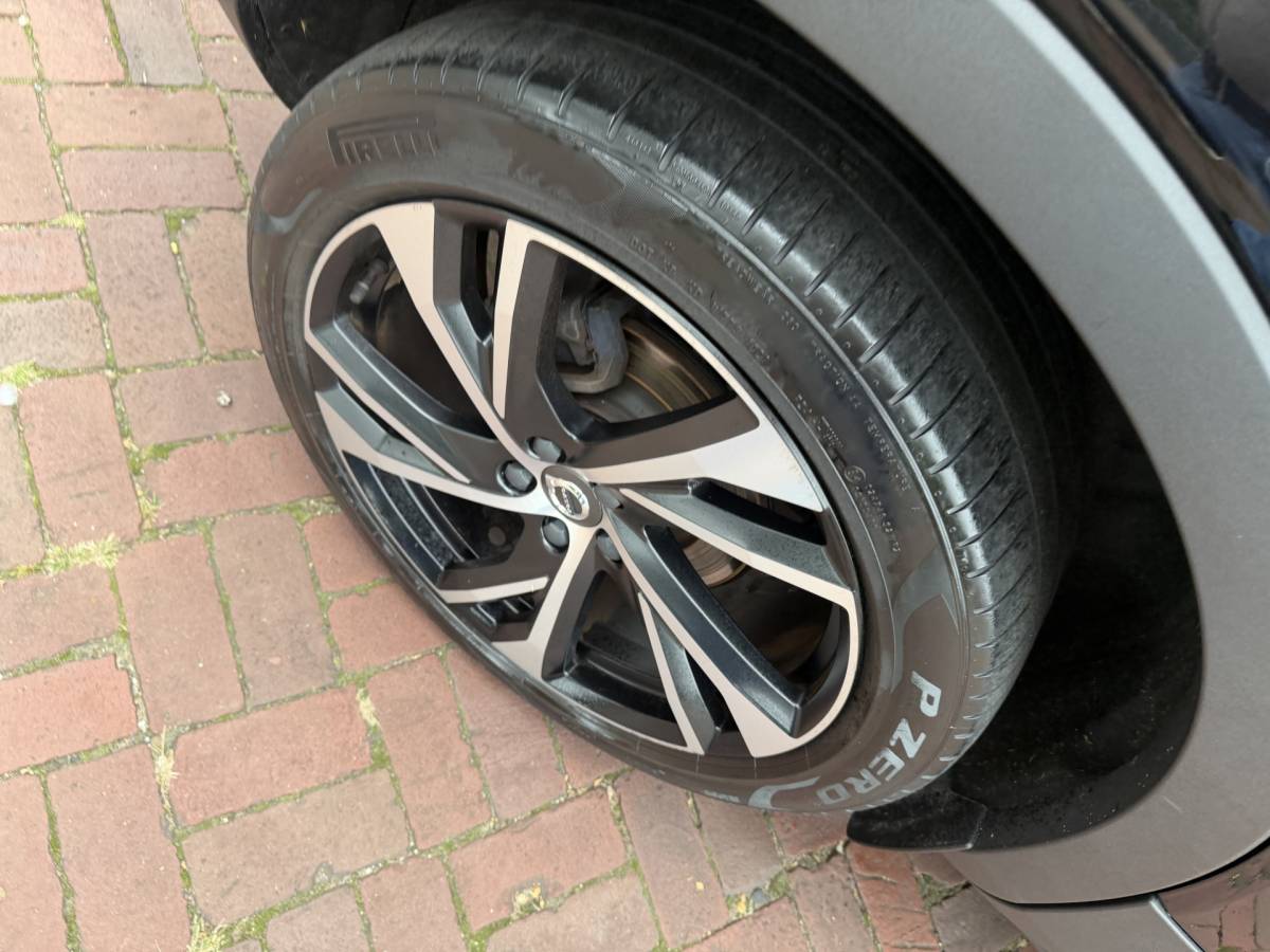 Volvo XC40 Volvo XC40 1.5 T5 Recharge Inscription | LED | Dark | 20″ | Parking pack | VC | adaptive | keyless  05-2021 72.285 KM