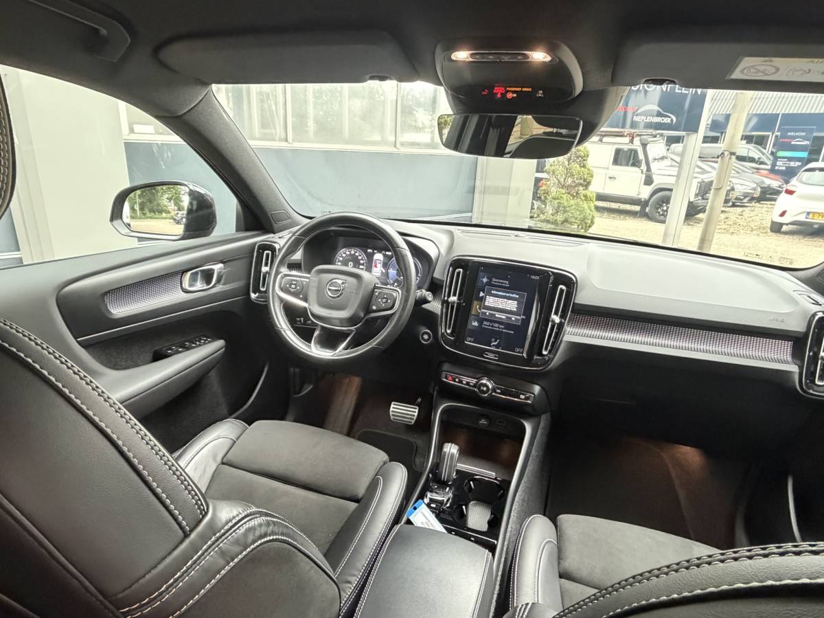 Volvo XC40 Volvo XC40 1.5 T5 Recharge R-Design | LED | Dark | 20″ | Parking pack | VC | adaptive | keyless  05-2021 72.285 KM