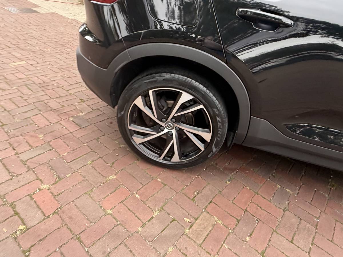 Volvo XC40 Volvo XC40 1.5 T5 Recharge R-Design | LED | Dark | 20″ | Parking pack | VC | adaptive | keyless  05-2021 72.285 KM
