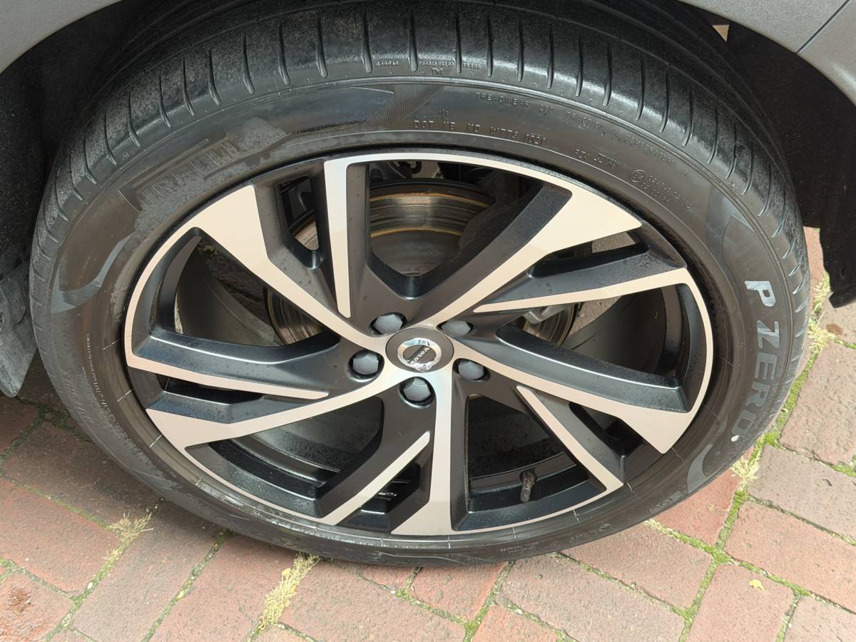 Volvo XC40 Volvo XC40 1.5 T5 Recharge R-Design | LED | Dark | 20″ | Parking pack | VC | adaptive | keyless  05-2021 72.285 KM