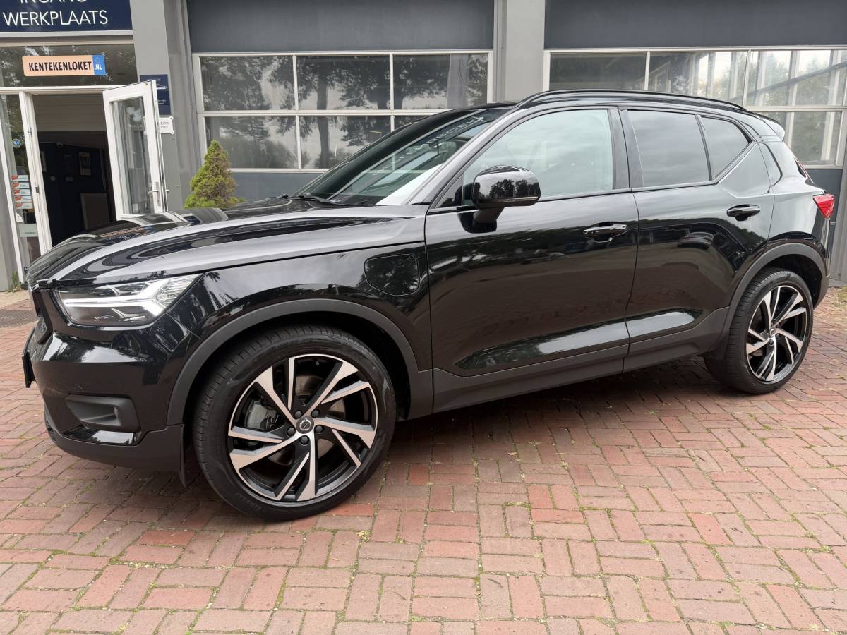 Volvo XC40 Volvo XC40 1.5 T5 Recharge R-Design | LED | Dark | 20″ | Parking pack | VC | adaptive | keyless  05-2021 72.285 KM