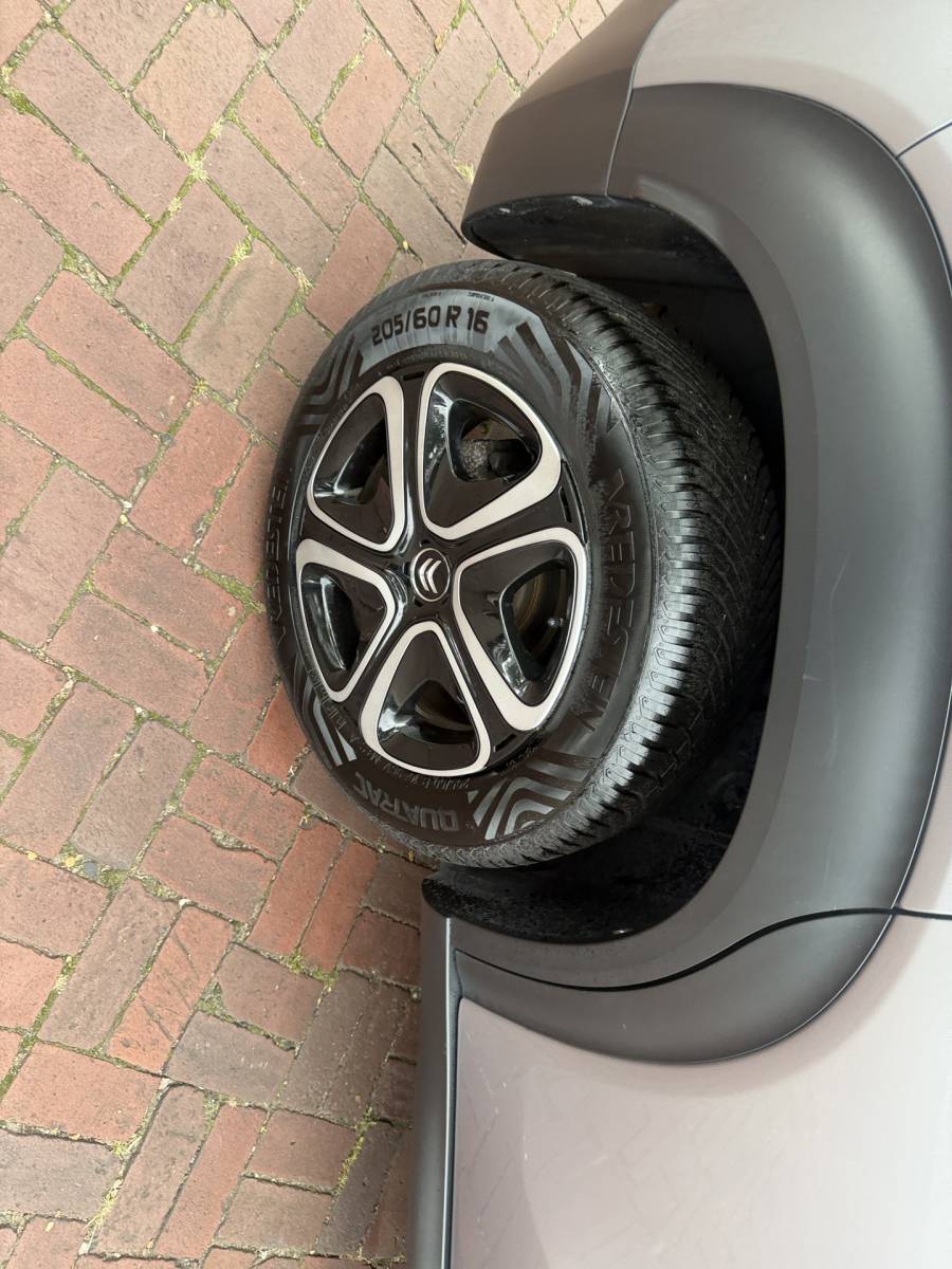 Citroën C3 Aircross Citroën C3 Aircross 1.2 PureTech Shine Bj 2021 Km 92.000 Hoe Zit Dealer onderhouden