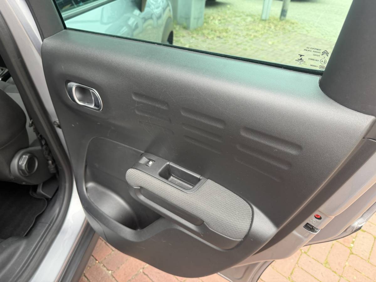 Citroën C3 Aircross Citroën C3 Aircross 1.2 PureTech Shine Bj 2021 Km 92.000 Hoe Zit Dealer onderhouden