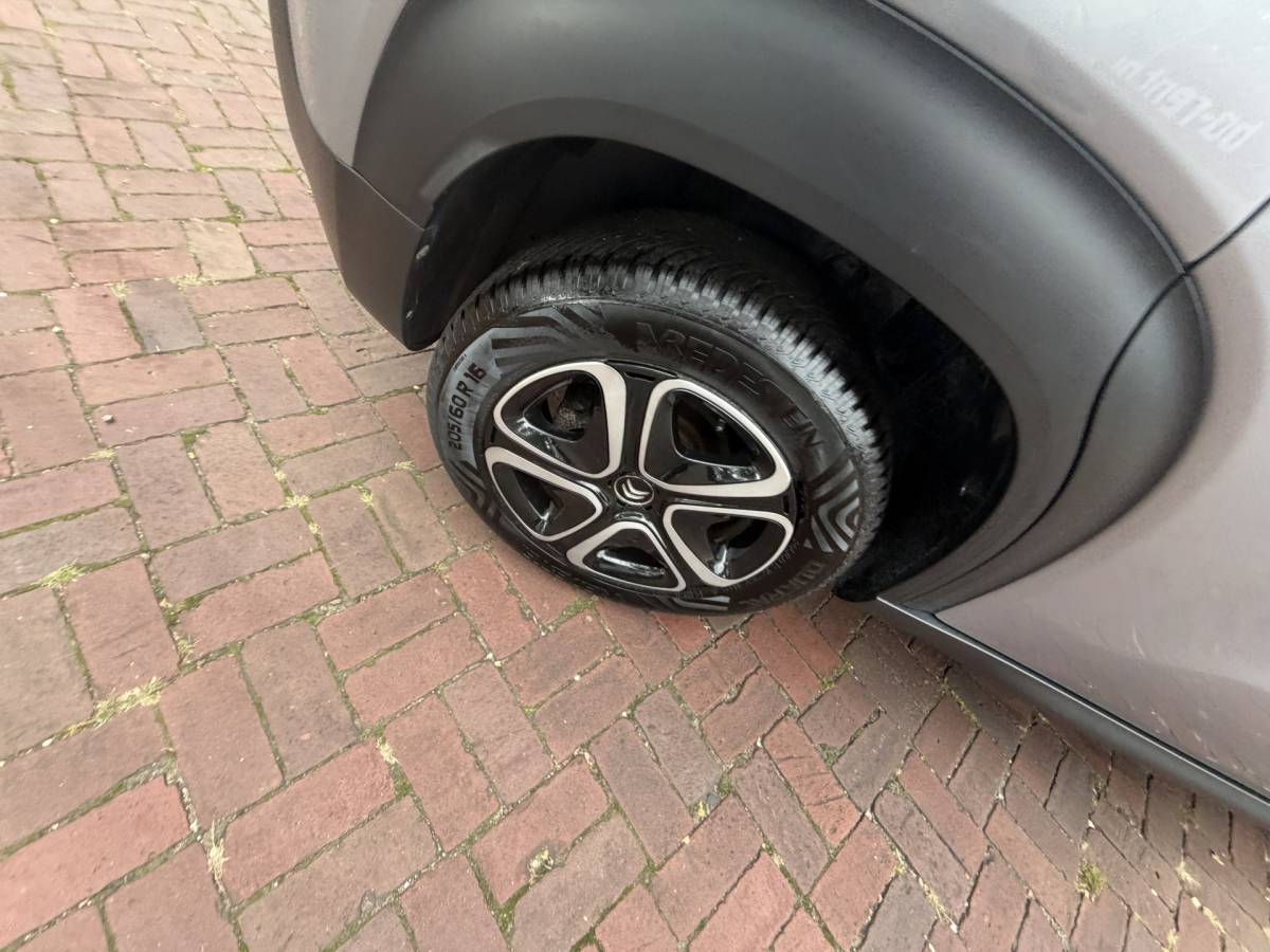 Citroën C3 Aircross Citroën C3 Aircross 1.2 PureTech Shine Bj 2021 Km 92.000 Hoe Zit Dealer onderhouden