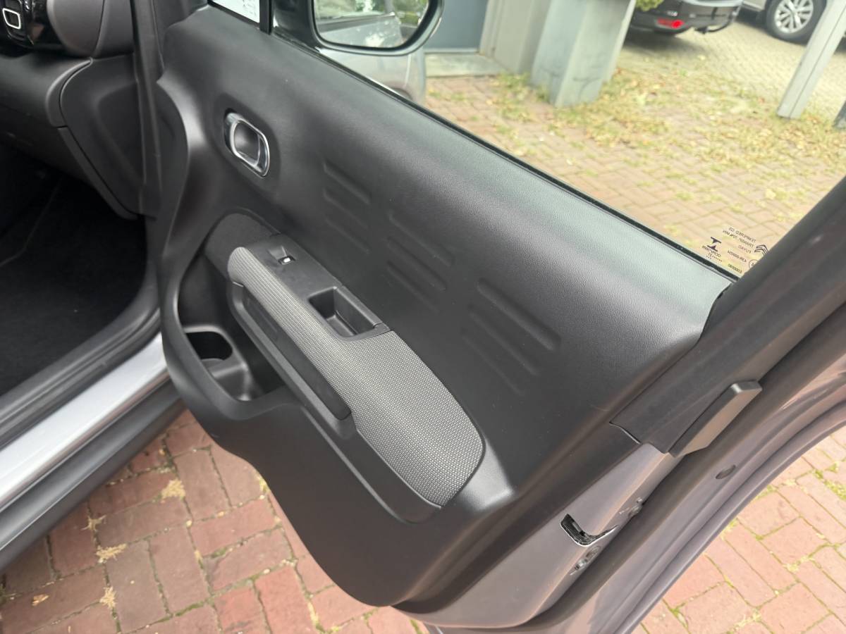 Citroën C3 Aircross Citroën C3 Aircross 1.2 PureTech Shine Bj 2021 Km 92.000 Hoe Zit Dealer onderhouden