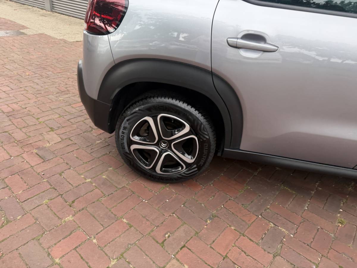 Citroën C3 Aircross Citroën C3 Aircross 1.2 PureTech Shine Bj 2021 Km 92.000 Hoe Zit Dealer onderhouden