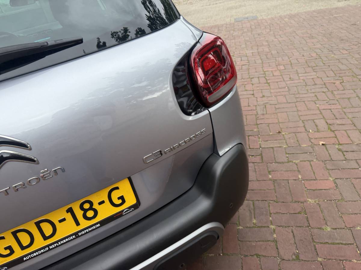 Citroën C3 Aircross Citroën C3 Aircross 1.2 PureTech Shine Bj 2021 Km 92.000 Hoe Zit Dealer onderhouden