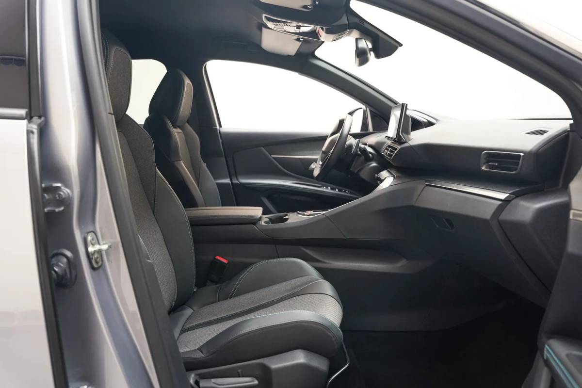 Peugeot 3008 Peugeot 3008 1.6 Hybrid 225 Active Business [ Navi Apple/Android Clima Camera ]