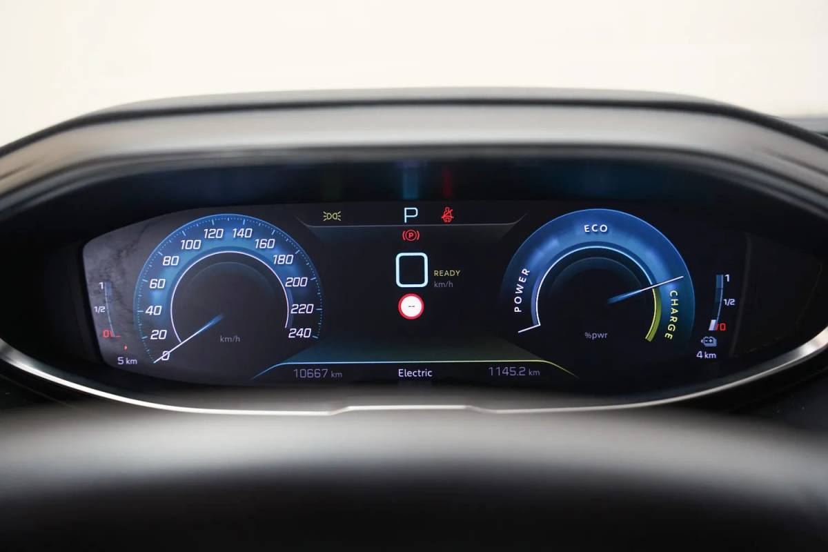 Peugeot 3008 Peugeot 3008 1.6 Hybrid 225 Active Business [ Navi Apple/Android Clima Camera ]