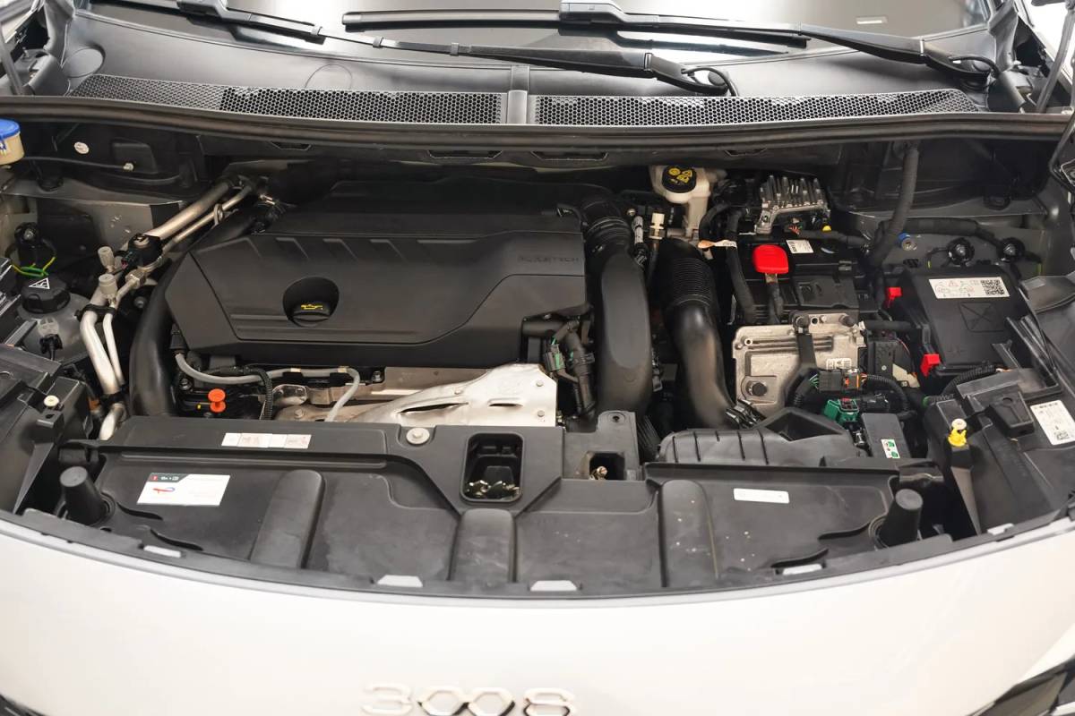 Peugeot 3008 Peugeot 3008 1.6 Hybrid 225 Active Business [ Navi Apple/Android Clima Camera ]