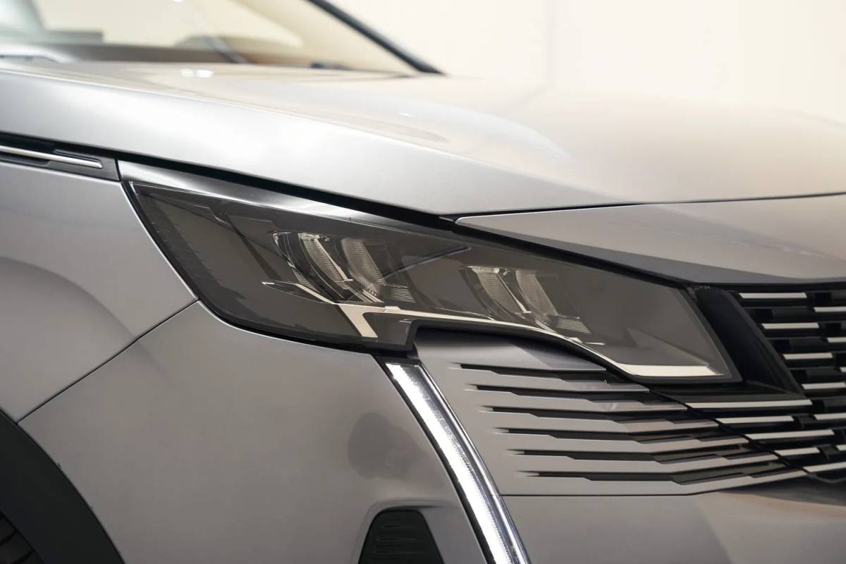 Peugeot 3008 Peugeot 3008 1.6 Hybrid 225 Active Business [ Navi Apple/Android Clima Camera ]