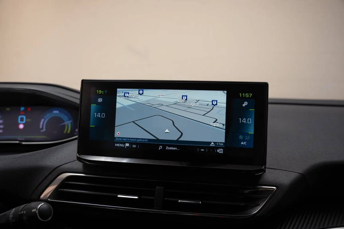 Peugeot 3008 Peugeot 3008 1.6 Hybrid 225 Active Business [ Navi Apple/Android Clima Camera ]
