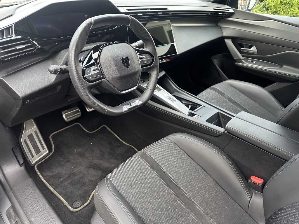 Peugeot 408 Peugeot 408 Hybrid 145 GT