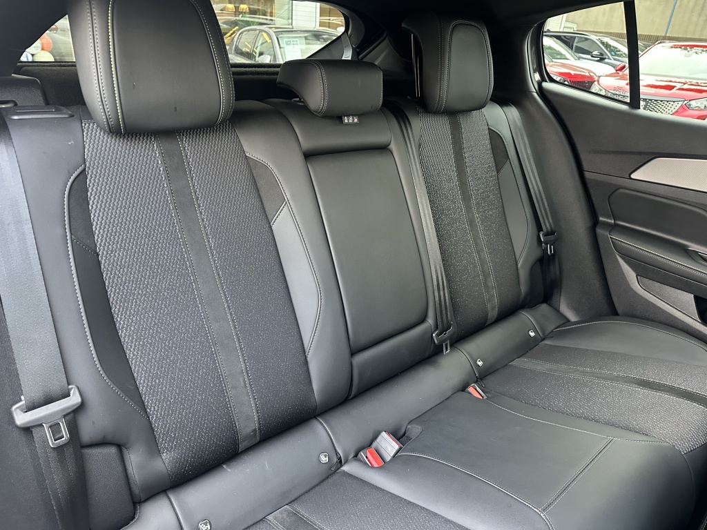 Peugeot 408 Peugeot 408 Hybrid 145 GT
