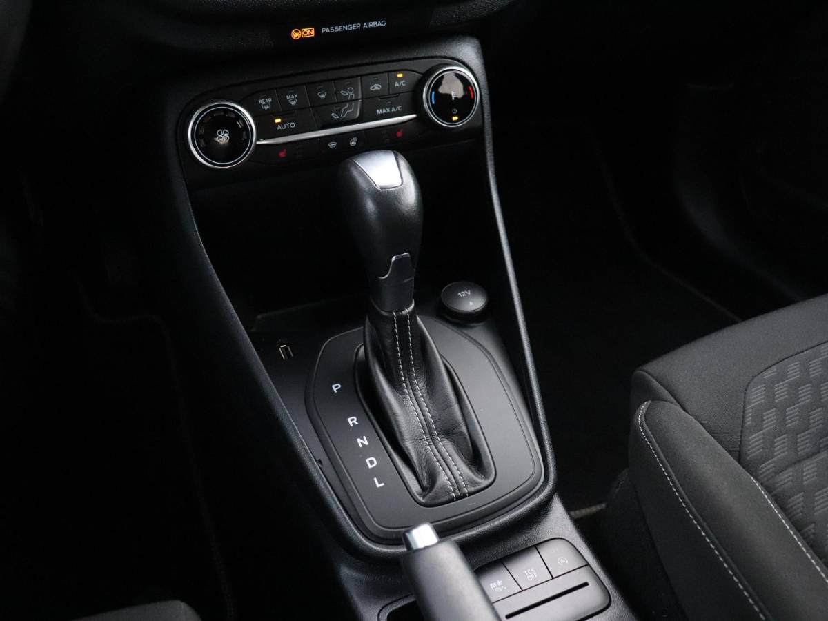Ford Fiesta Ford Fiesta 1.0 EcoBoost Hybrid Titanium | AUT. | TREKHAAK | STOEL/STUURVERW. | PDC | APPLE CARPLAY |
