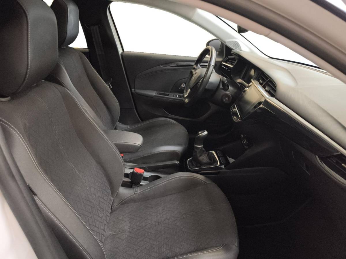 Opel Corsa Opel Corsa 1.2 Elegance Stoel- & Stuurverwarming| Glazen Dak| Camera| PDC Voor & Achter| Apple CarPlay| Climate Control| LED