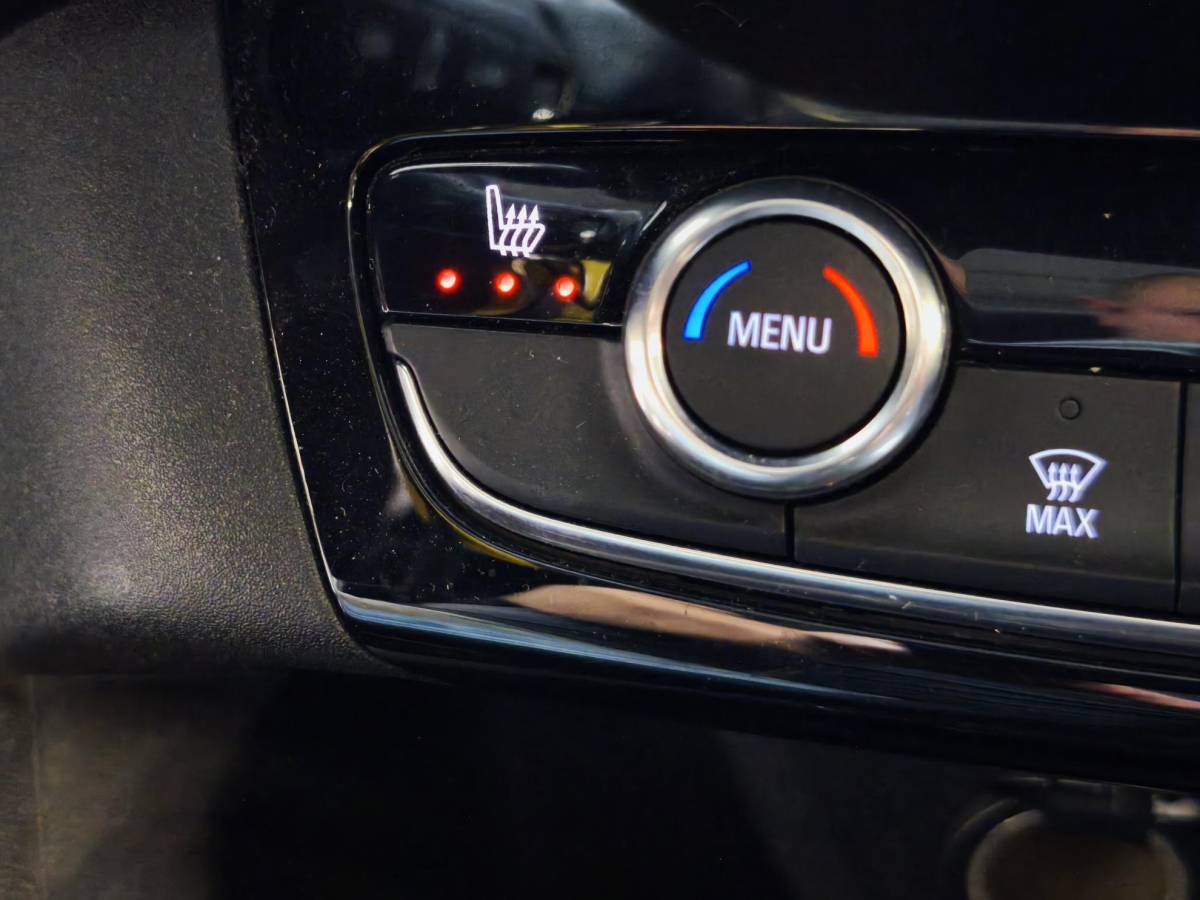 Opel Corsa Opel Corsa 1.2 Elegance Stoel- & Stuurverwarming| Glazen Dak| Camera| PDC Voor & Achter| Apple CarPlay| Climate Control| LED