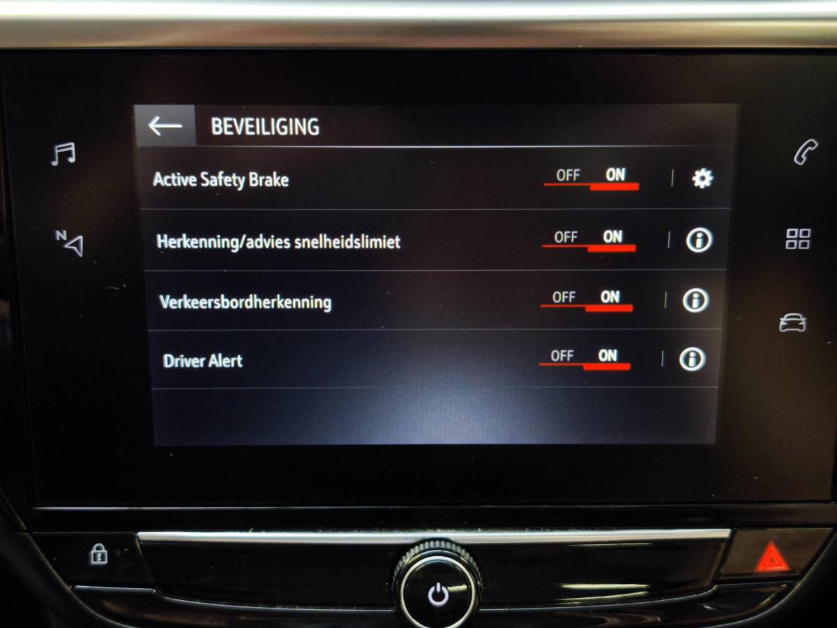 Opel Corsa Opel Corsa 1.2 Elegance Stoel- & Stuurverwarming| Glazen Dak| Camera| PDC Voor & Achter| Apple CarPlay| Climate Control| LED