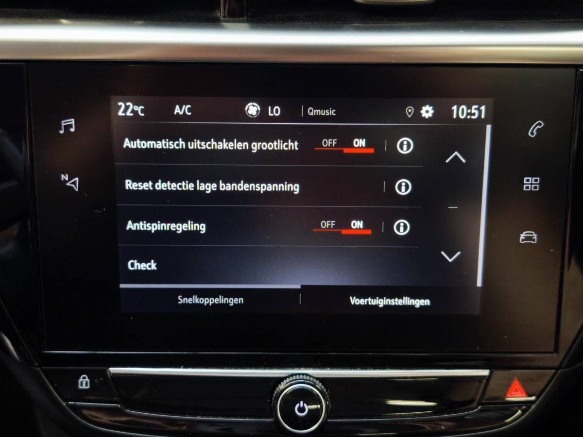 Opel Corsa Opel Corsa 1.2 Elegance Stoel- & Stuurverwarming| Glazen Dak| Camera| PDC Voor & Achter| Apple CarPlay| Climate Control| LED