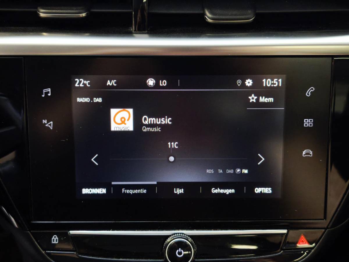 Opel Corsa Opel Corsa 1.2 Elegance Stoel- & Stuurverwarming| Glazen Dak| Camera| PDC Voor & Achter| Apple CarPlay| Climate Control| LED