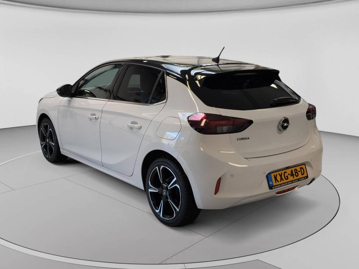 Opel Corsa Opel Corsa 1.2 Elegance Stoel- & Stuurverwarming| Glazen Dak| Camera| PDC Voor & Achter| Apple CarPlay| Climate Control| LED