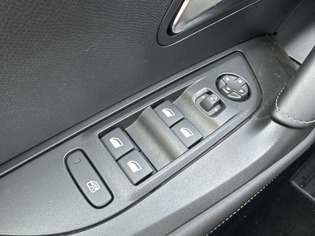Peugeot 2008 Peugeot 2008 1.2 Allure 100 PK | CarPlay & Android Auto | Cruise Control | 17″ LM