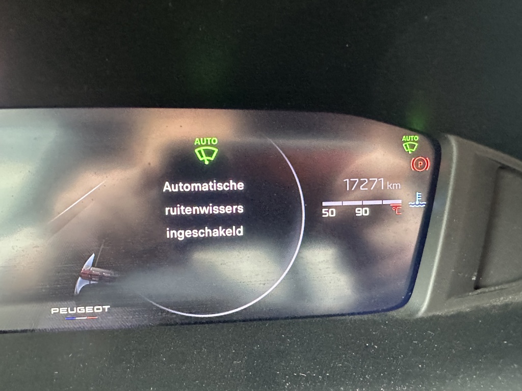 Peugeot 2008 Peugeot 2008 1.2 Allure 100 PK | CarPlay & Android Auto | Cruise Control | 17″ LM