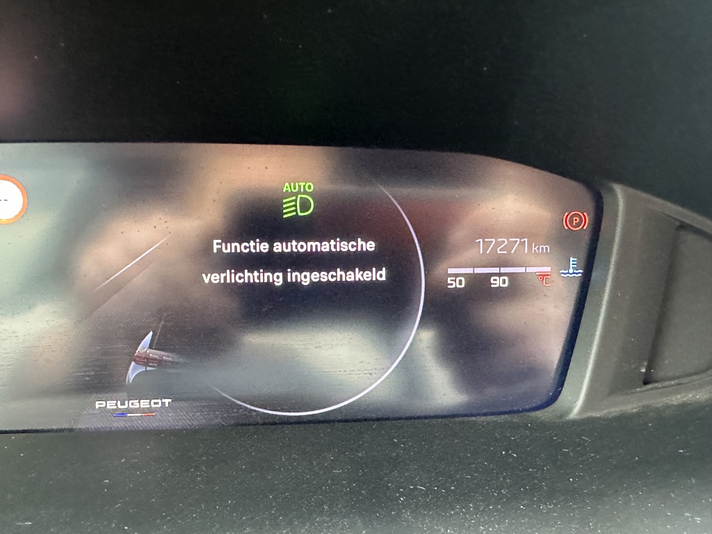 Peugeot 2008 Peugeot 2008 1.2 Allure 100 PK | CarPlay & Android Auto | Cruise Control | 17″ LM