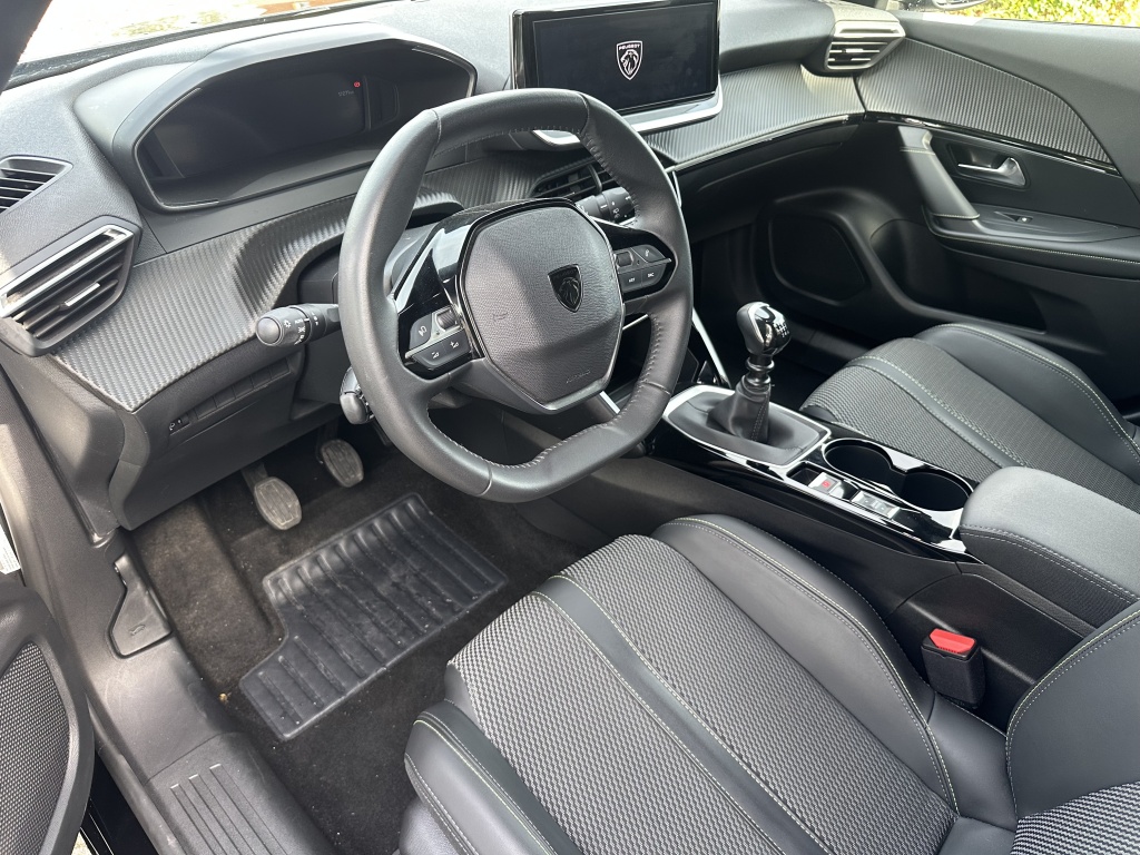 Peugeot 2008 Peugeot 2008 1.2 Allure 100 PK | CarPlay & Android Auto | Cruise Control | 17″ LM