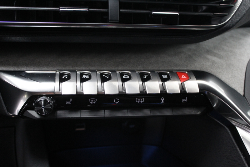 Peugeot 3008 Peugeot 3008 1.2 PureTech GT 131PK | 9.000KM!!! | AUTOMAAT | RIJKLAAR | ELEC-ACHTERKLEP | DEELS LEER | CARPLAY