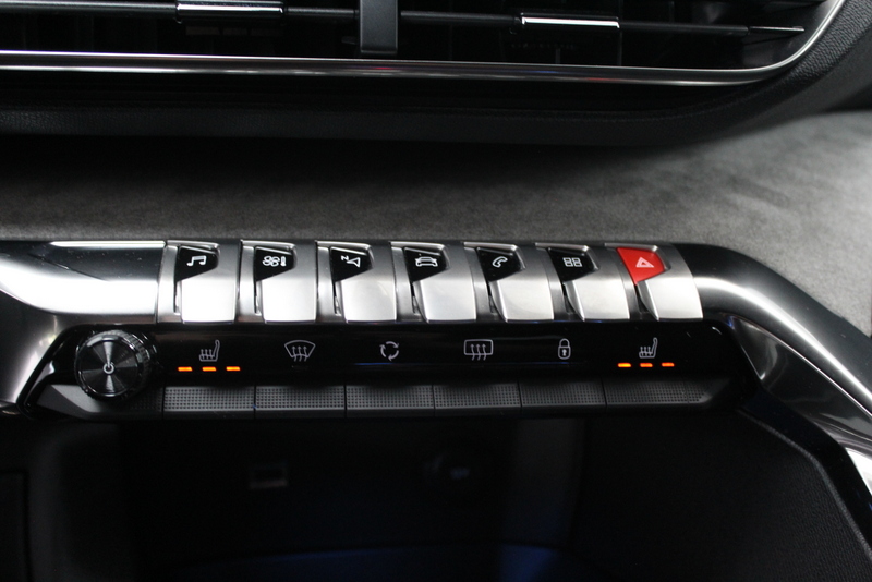 Peugeot 3008 Peugeot 3008 1.2 PureTech GT 131PK | 9.000KM!!! | AUTOMAAT | RIJKLAAR | ELEC-ACHTERKLEP | DEELS LEER | CARPLAY