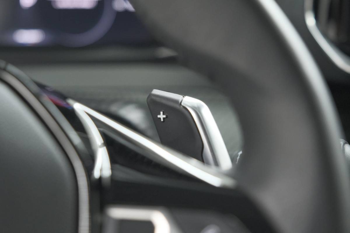 Peugeot 208 Peugeot 208 1.2 Hybrid 110 e-DCS6 Allure | Apple Carplay | Parkeersensoren Voor + Achter | Climate Control