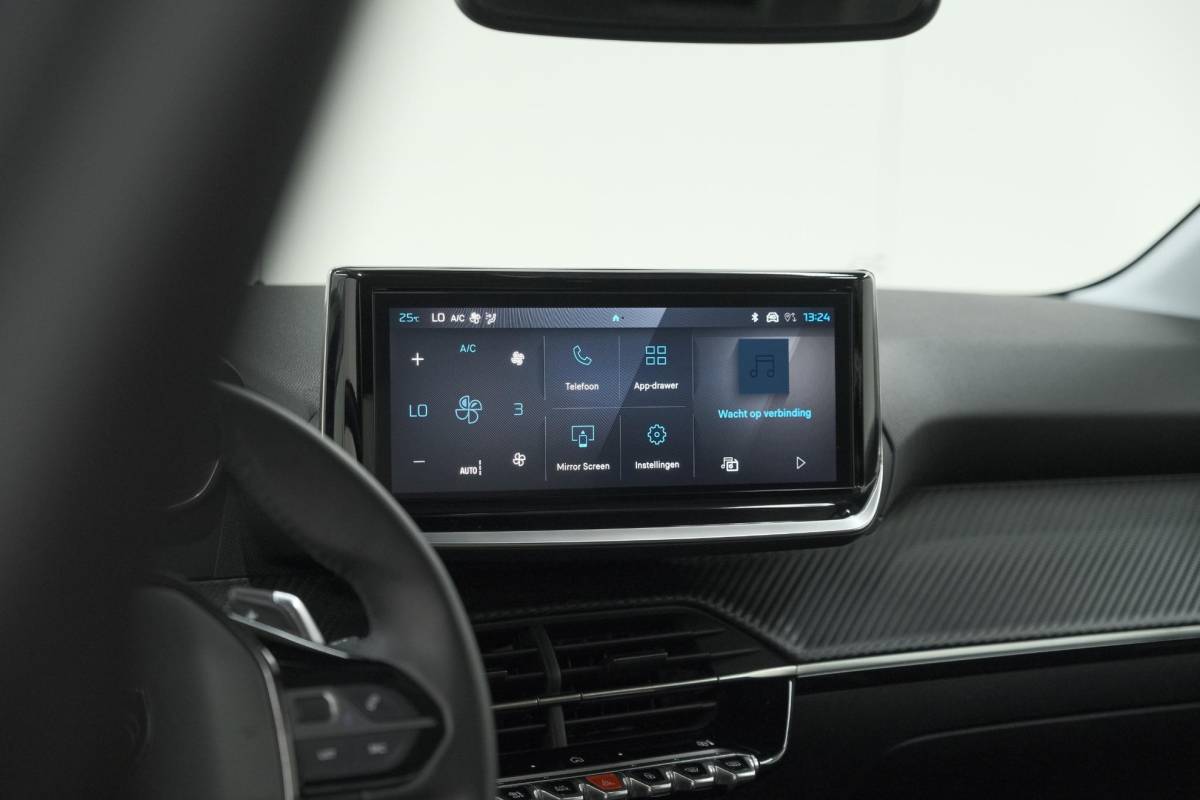 Peugeot 208 Peugeot 208 1.2 Hybrid 110 e-DCS6 Allure | Apple Carplay | Parkeersensoren Voor + Achter | Climate Control