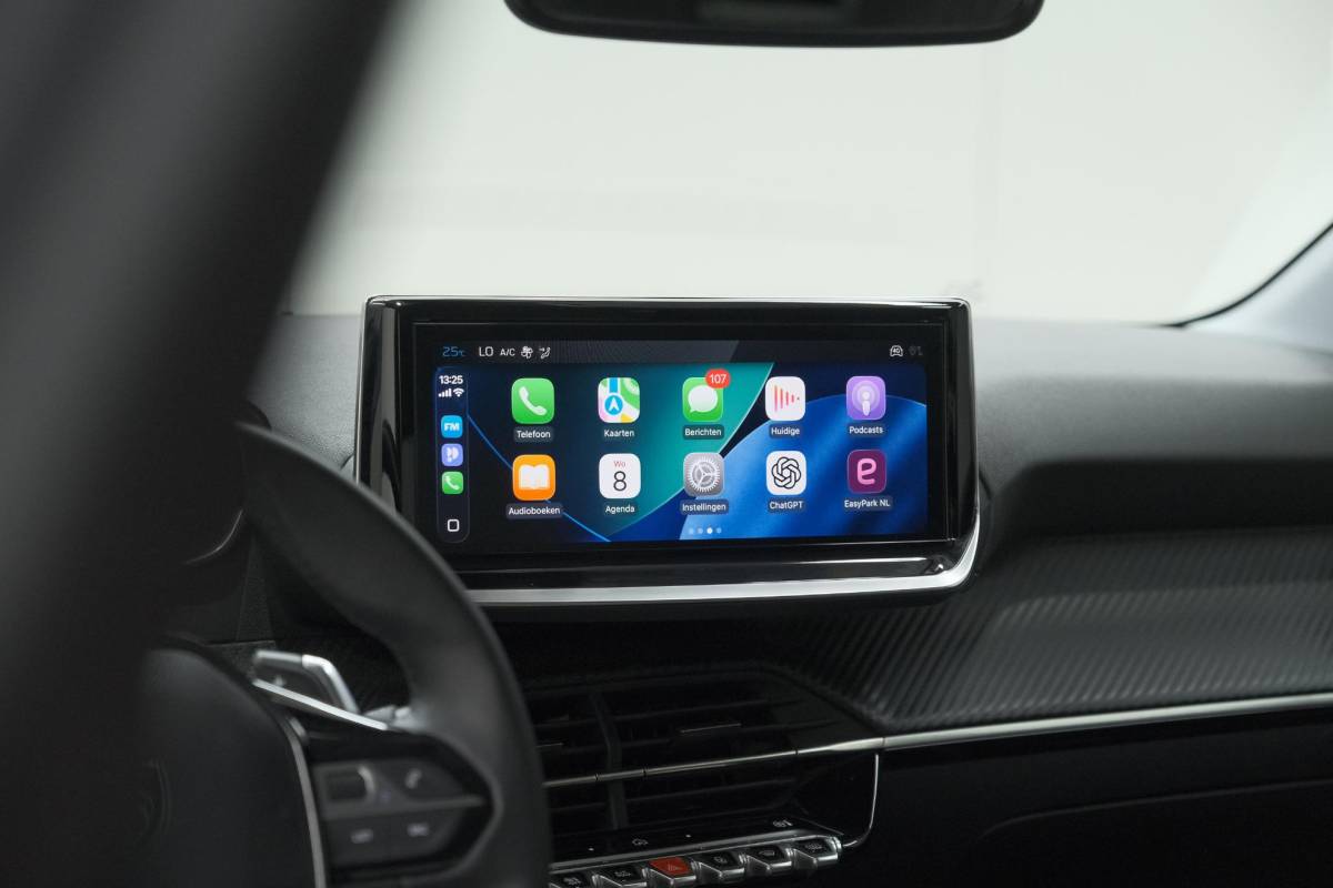 Peugeot 208 Peugeot 208 1.2 Hybrid 110 e-DCS6 Allure | Apple Carplay | Parkeersensoren Voor + Achter | Climate Control